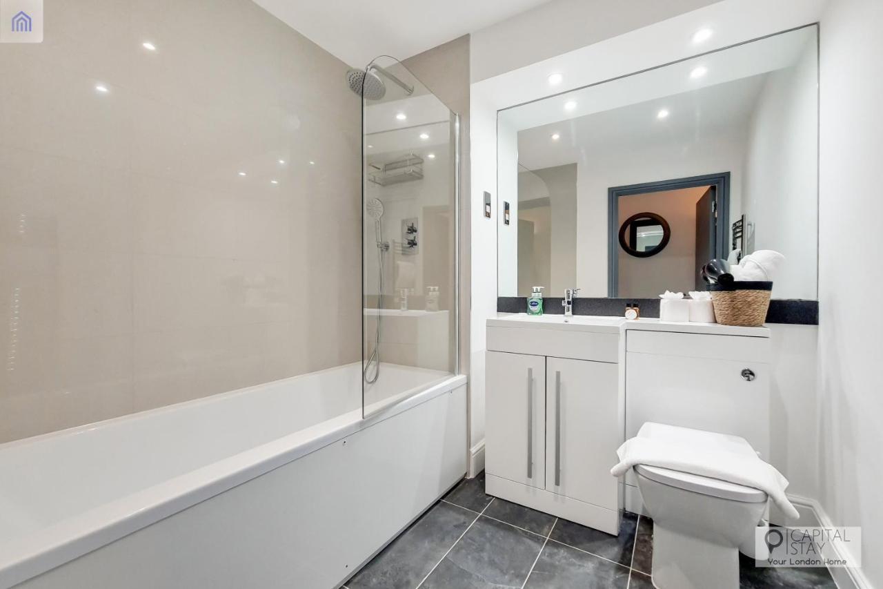 Free Parking - Stylish Three Bedroom Apartment By London Excel エクステリア 写真